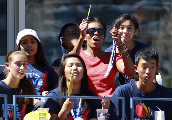 Michelle Obama flaunts tennis skills