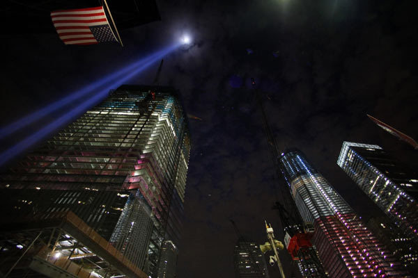 'Tribute in Lights' illuminate lower Manhattan