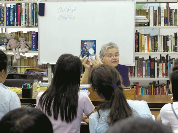 ‘Book Woman’ encourages reading in English