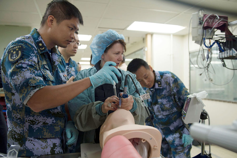 Chinese, US naval hospital ships conduct exchange