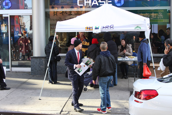 Chinatown rallies to aid slain officer's family