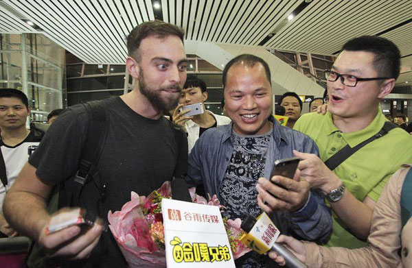 Stolen-phone bromance blossoms in China