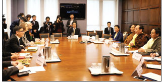 Tibet delegation meets Pelosi on Hill