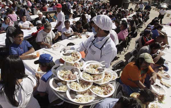 3,000 get free food in Mexico City