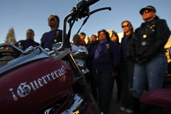 Mexican female riders brave violence to give aid