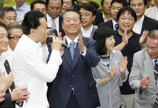 'Alien' ex-PM haunts successor in Japan