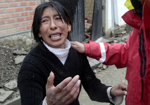 Hill collapse in Bolivian capital ruins 400 homes