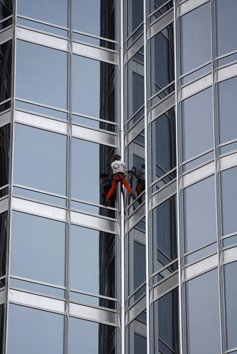 French 'Spiderman' climbs world's tallest tower