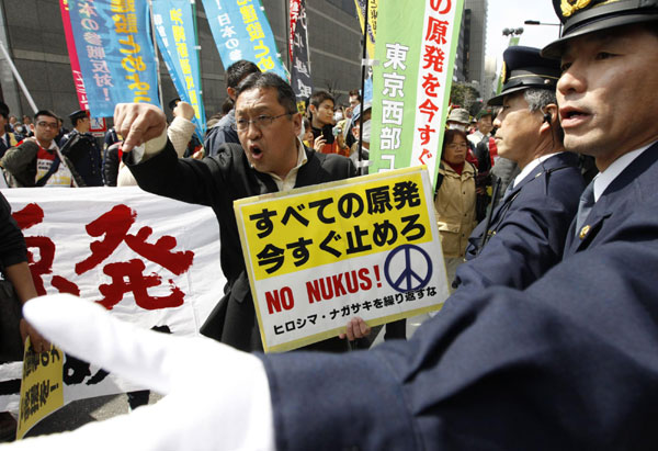 Anti-nuclear protesters march in Tokyo