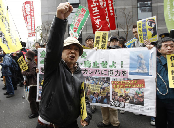 Anti-nuclear protesters march in Tokyo