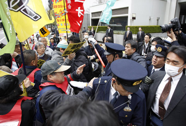 Anti-nuclear protesters march in Tokyo