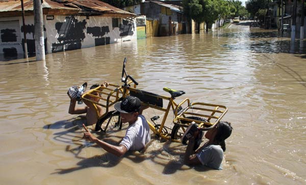 Downpours rock Colombian city