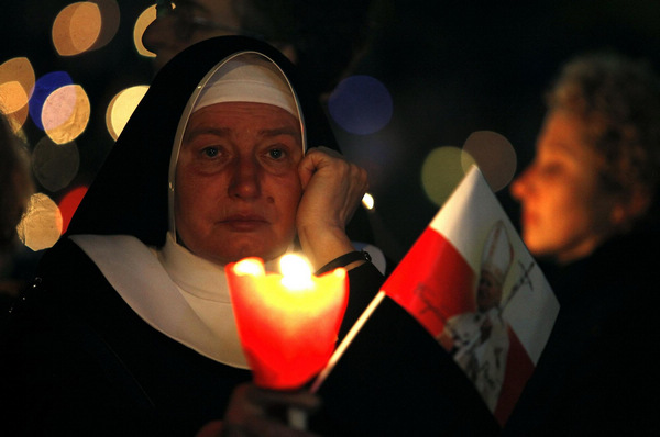 Pope beatifies John Paul before 1m faithful