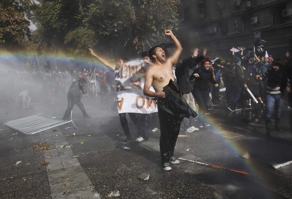 Chile students protest for education reform