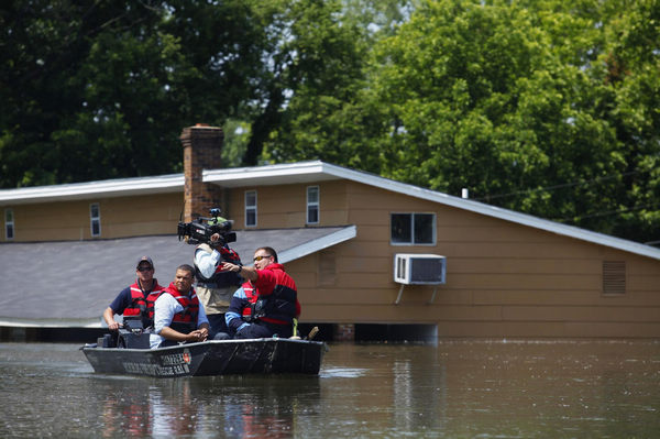 Flood hinders shipping on the Mississippi River