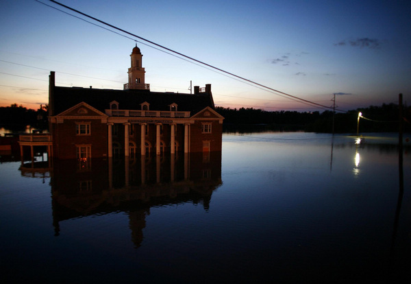 Flood hinders shipping on the Mississippi River