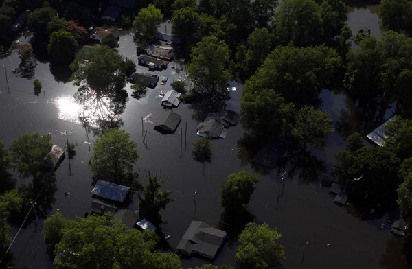 Flood hinders shipping on the Mississippi River