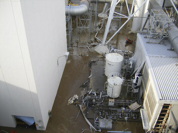 Water rushes into Fukushima nuke power plant