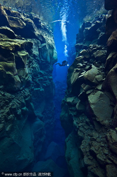 Stunning underwater valley between two continents