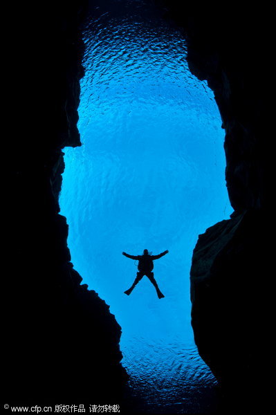 Stunning underwater valley between two continents