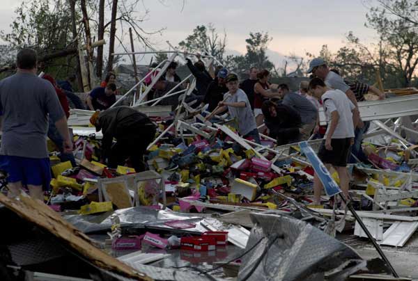 Deadly tornado lashes US Missouri town