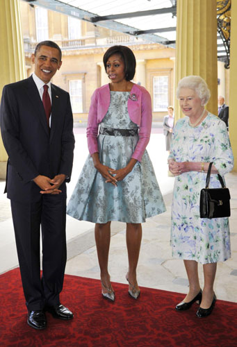 Obamas welcomed at Buckingham Palace