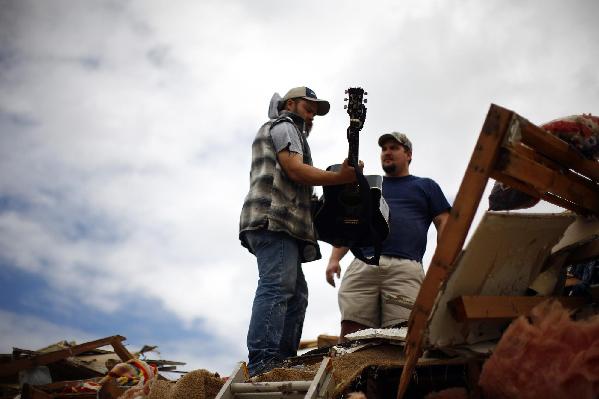 Snapshots: The world in 24 hours, May 25