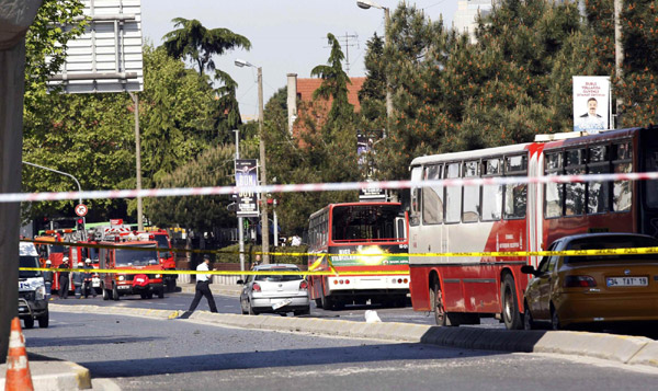 Bicycle bomb wounds 7 in Istanbul
