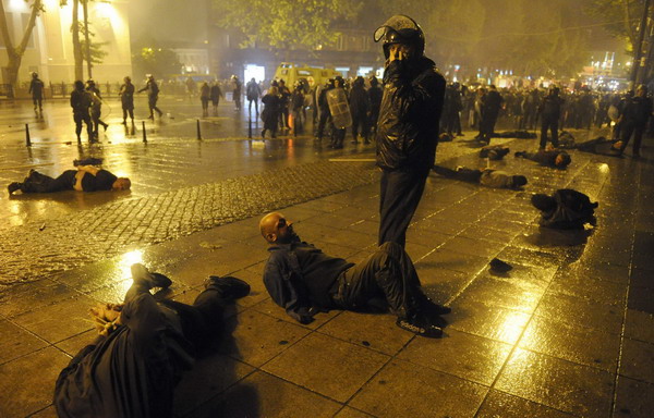 Georgian riot police clash with protesters