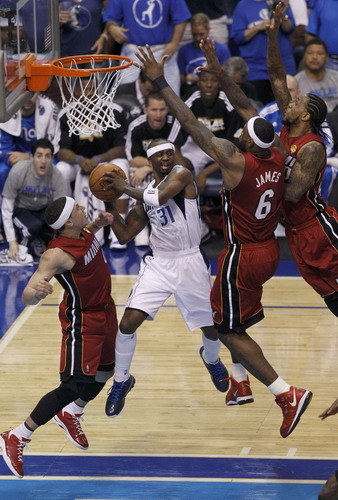 Heat beat Mavs in NBA Finals Game 3