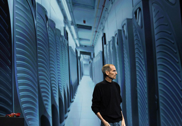 Apple's Jobs takes stage to talk iCloud