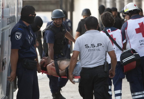 Gang clashes kill 6 in Mexican prison