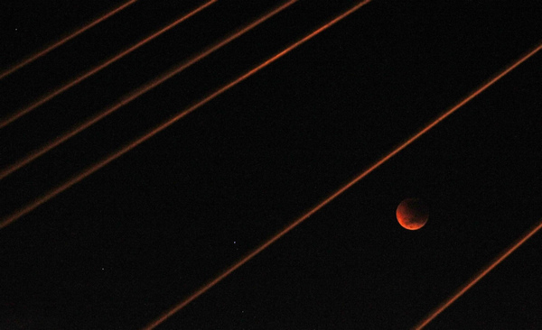 Total lunar eclipse turns the moon red