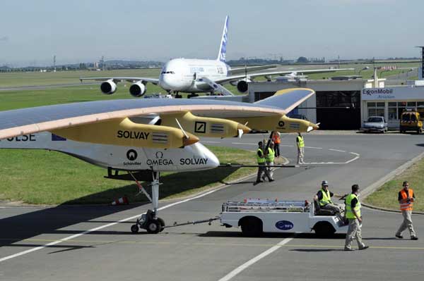 Solar-powered aircraft in Paris Air Show