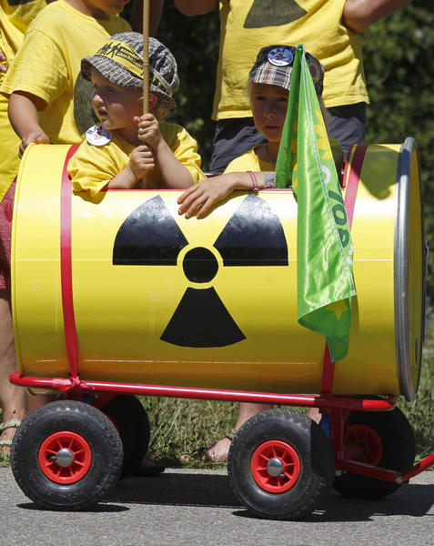 Protesters demand French nuclear plant closure