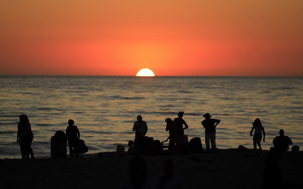 Sunset at Moonlight Beach