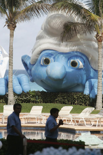 The Smurfs army in Cancun