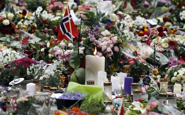 Sea of flowers marks vigil for twin attack victims