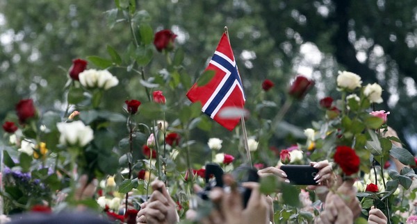 Sea of flowers marks vigil for twin attack victims