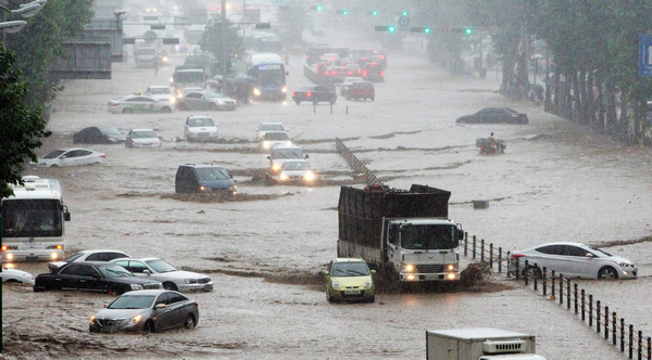 Landslide, flash floods hit S.Korea, 32 dead