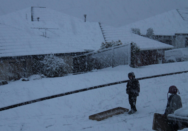 Polar blast brings rare snow to New Zealand