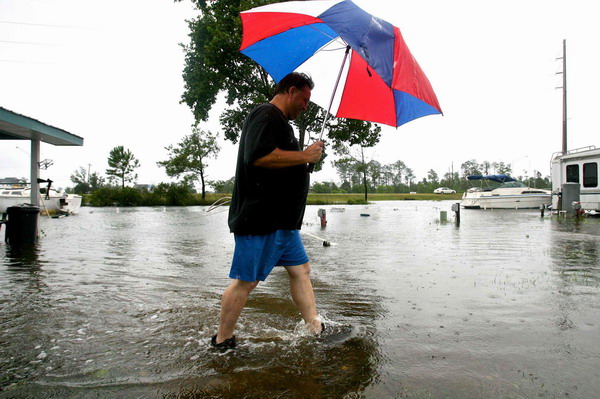 Tropical Storm Lee drenches Louisiana coast