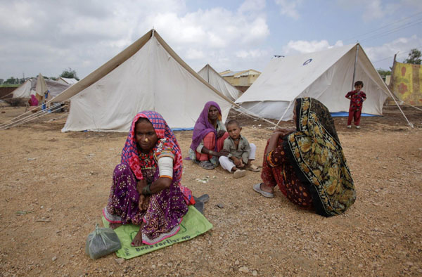 Floods rattle Pakistan, 300,000 homeless