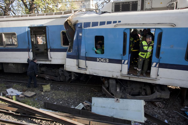 9 dead, 214 hurt in Argentina bus-train crash