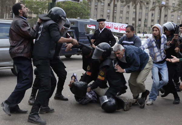 Egypt police, protesters clash over Tahrir square