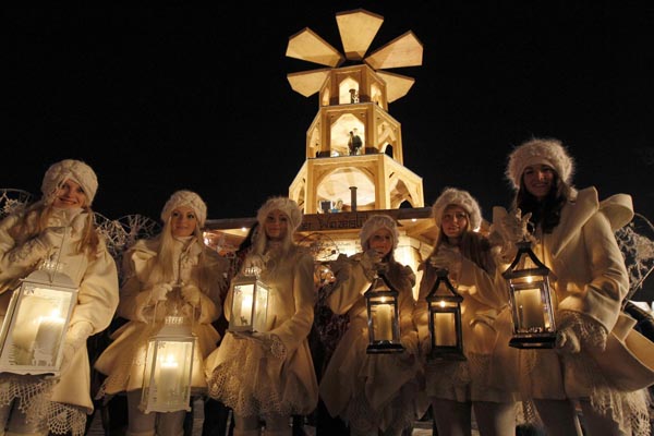 Christmas market opens in Berlin