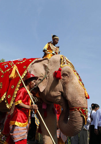 Sacred Buddha tooth relic arrives at Yangon