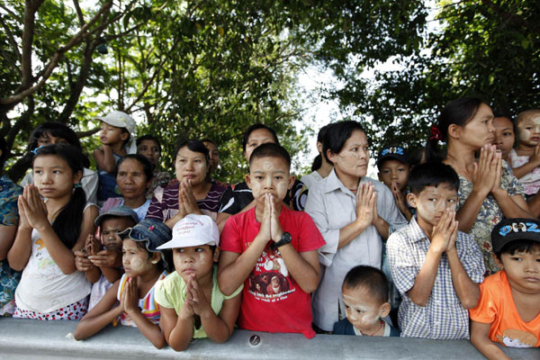 Sacred Buddha tooth relic arrives at Yangon