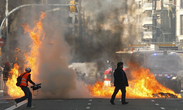 Students, police clash in Barcelona