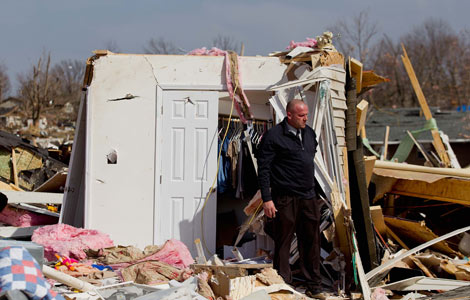 Storms wreak havoc in Midwest United States, killing at least 12